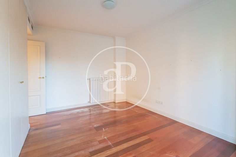 Foto e8adf0b6-03d8-4513-b276-3c18c320548a. Pis amb calefacció aparcament piscina a Hispanoamérica-Bernabéu Madrid