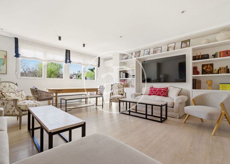 Foto 664e94e7-7d8d-40b0-ac82-147b6ea9167c. Pis amb calefacció aparcament piscina a Nueva España Madrid