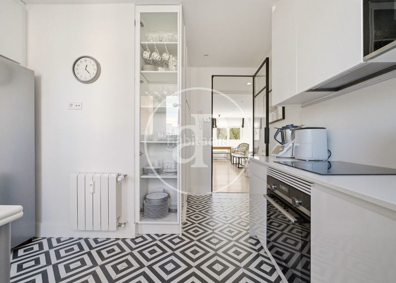 Foto 945e4d67-3ad3-417a-a3b5-7a9dc87b5f8f. Pis amb calefacció aparcament piscina a Nueva España Madrid