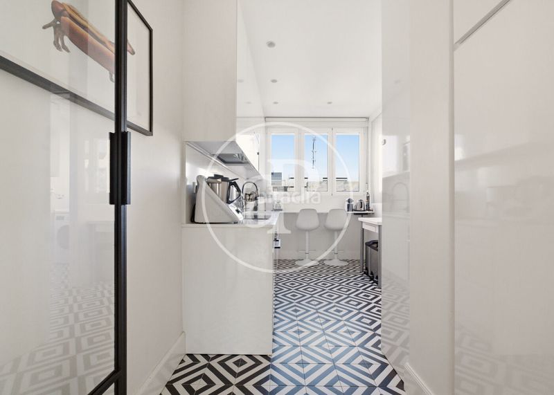 Foto e267dbca-d3c1-4c86-ab91-675e2adcadf4. Pis amb calefacció aparcament piscina a Nueva España Madrid