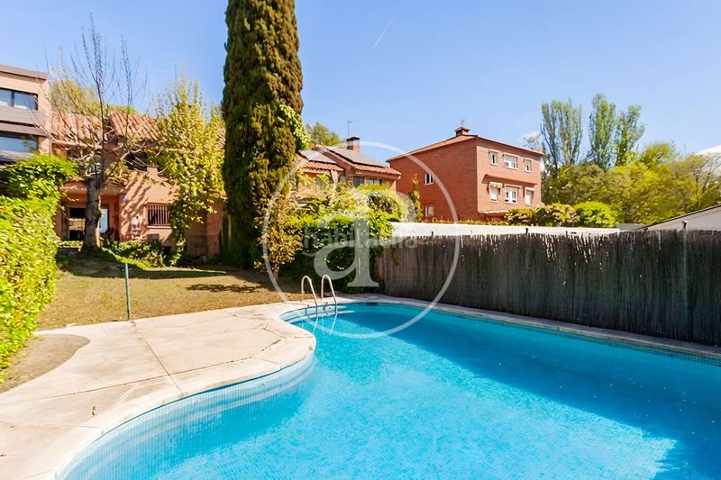 Casa adosada  en  Aravaca. Adosado en venta en aravaca