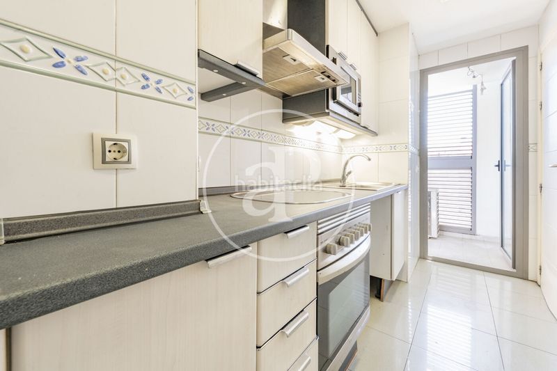 Foto b4a7c907-6ba4-47d3-a952-72f00ca1d838. Pis amb calefacció aparcament piscina a Legazpi Madrid