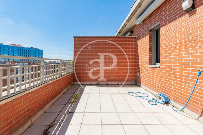 Foto df233dea-3a6e-41a5-8286-36ae96b69627. Pis amb calefacció aparcament piscina a Legazpi Madrid