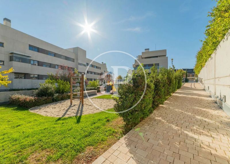 Foto 838ad394-65cc-4efd-9a36-e0c74e7a3cfc. Àtic amb calefacció aparcament piscina a Valenoso Boadilla del Monte