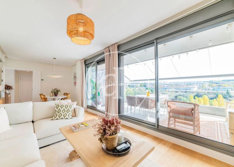 Foto bf474346-9740-4cee-bb05-89b84028661e. Àtic amb calefacció aparcament piscina a Valenoso Boadilla del Monte