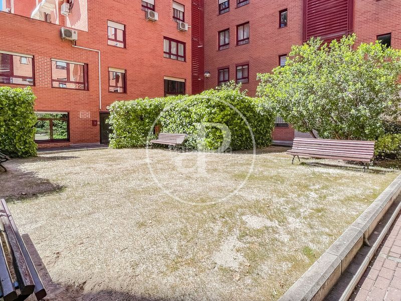 Foto 03a02d34-3237-46da-9ca4-bf3e18d52464. Pis amb calefacció aparcament a San Juan Bautista Madrid