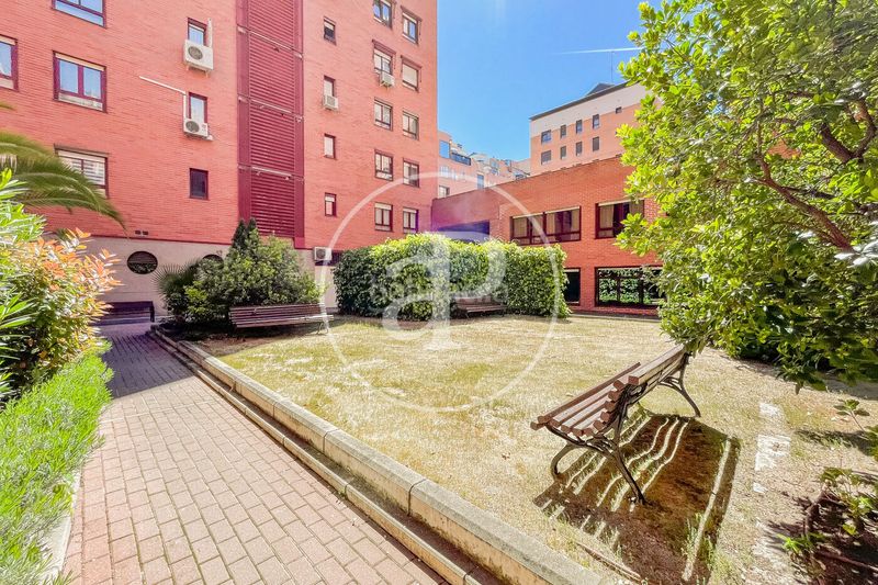 Foto 07023fdf-a37d-4e5f-9f86-6c97dcbccd8a. Pis amb calefacció aparcament a San Juan Bautista Madrid