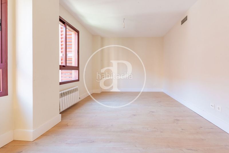 Foto 8781d45d-4743-4956-8294-023be39d55a9. Pis amb calefacció aparcament a San Juan Bautista Madrid