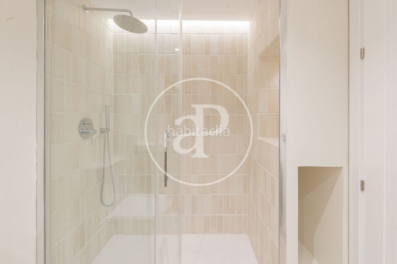 Foto b8be5a6e-a3fb-4e51-b97c-d773134b5c86. Pis amb calefacció aparcament a San Juan Bautista Madrid