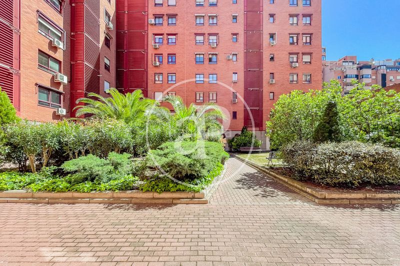 Foto fb6375e4-1d61-41cd-8132-eefd69661a35. Pis amb calefacció aparcament a San Juan Bautista Madrid