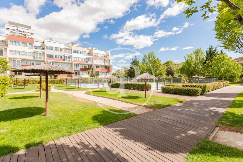 Foto df789efd-4845-444e-bee4-1affcbbd9811. Pis amb calefacció aparcament piscina a Virgen del Cortijo-Manoteras Madrid