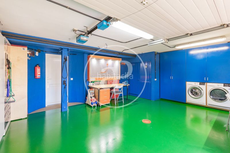 Foto b2347821-a597-44c6-bd44-e3681496f955. Casa amb calefacció aparcament piscina a La Florida - El Plantío Madrid