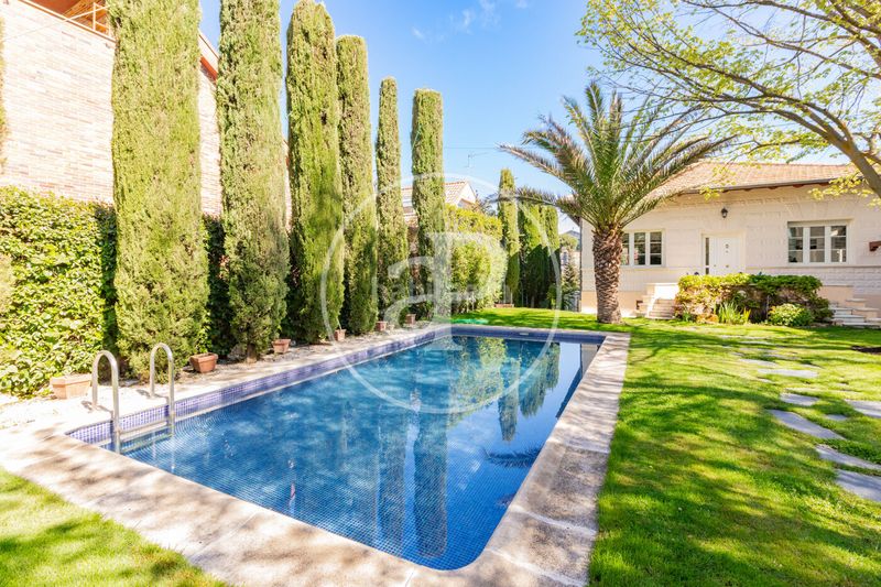 Foto bf46bcb3-9dc6-4d39-87d3-70178f4884f2. Casa amb calefacció aparcament piscina a La Florida - El Plantío Madrid