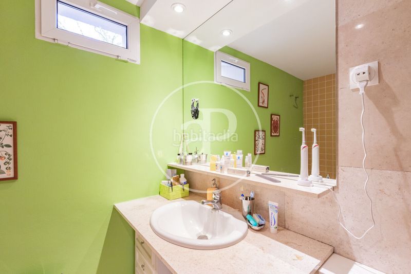 Foto e00bb15d-a6b8-4b48-a8b8-5326d5d6b720. Casa amb calefacció aparcament piscina a La Florida - El Plantío Madrid