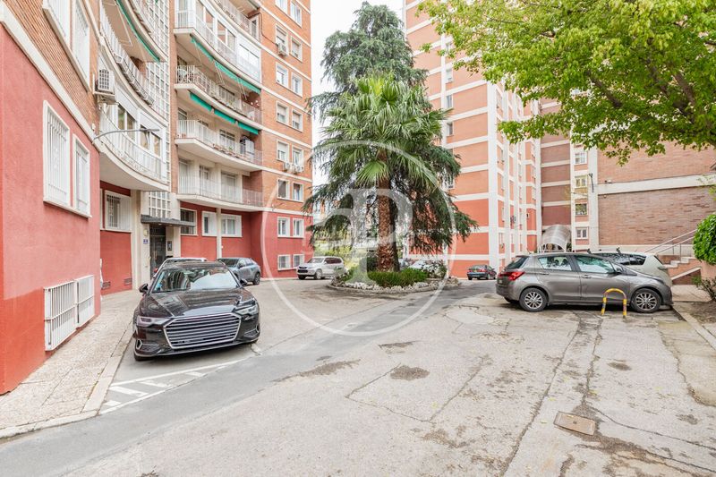 Foto b0739d66-67a7-4a75-b2cb-d0534c0c33b7. Pis amb calefacció aparcament a Prosperidad Madrid