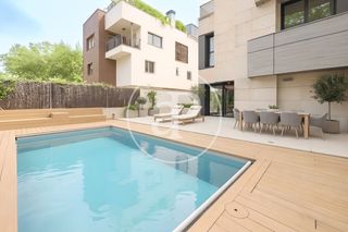 Casa bifamiliare in Canillas. Vivienda unifamiliar en venta en arturo soria
