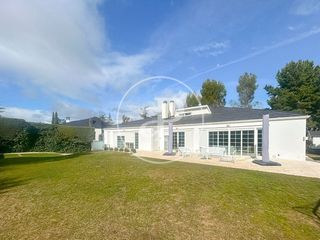 Casa a Urbanización La Moraleja. Casa independiente en venta en la moraleja