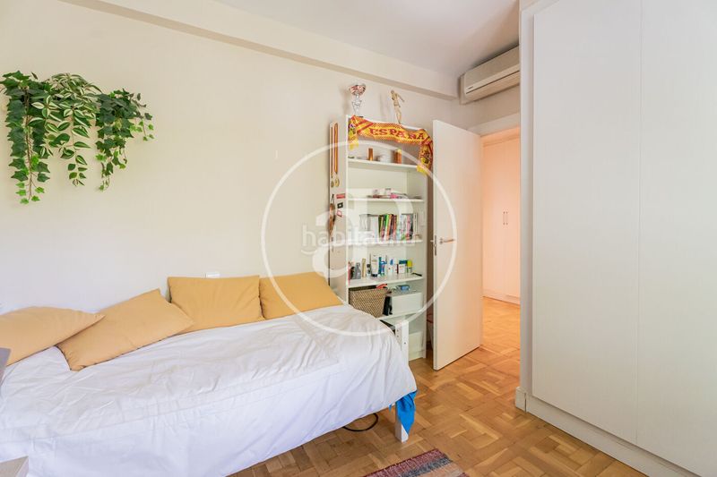 Foto f55c473d-78a9-4a6d-a71c-89a05698ecde. Pis amb calefacció aparcament piscina a Hispanoamérica-Bernabéu Madrid