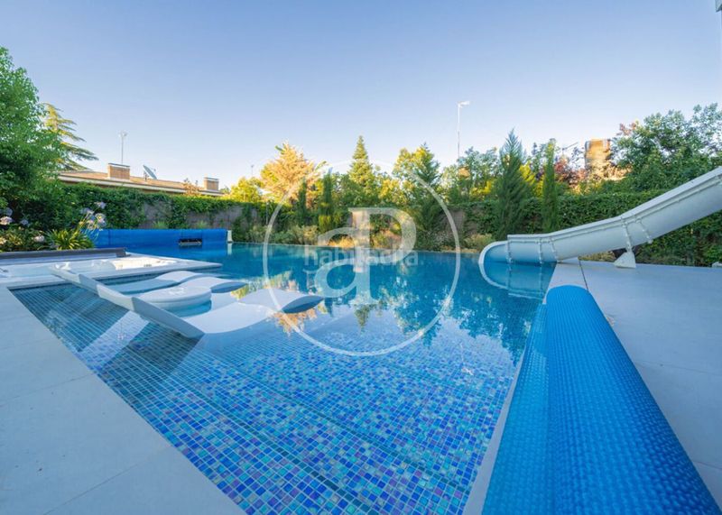 Foto 6a6cae5d-badd-42ff-a960-6d92382cdc64. Casa amb calefacció aparcament piscina a Conde Orgaz - Piovera Madrid
