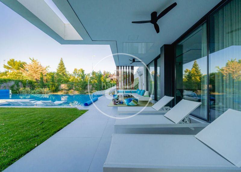Foto c16ef060-9bb8-40d4-b3a6-87291321b1fb. Casa amb calefacció aparcament piscina a Conde Orgaz - Piovera Madrid