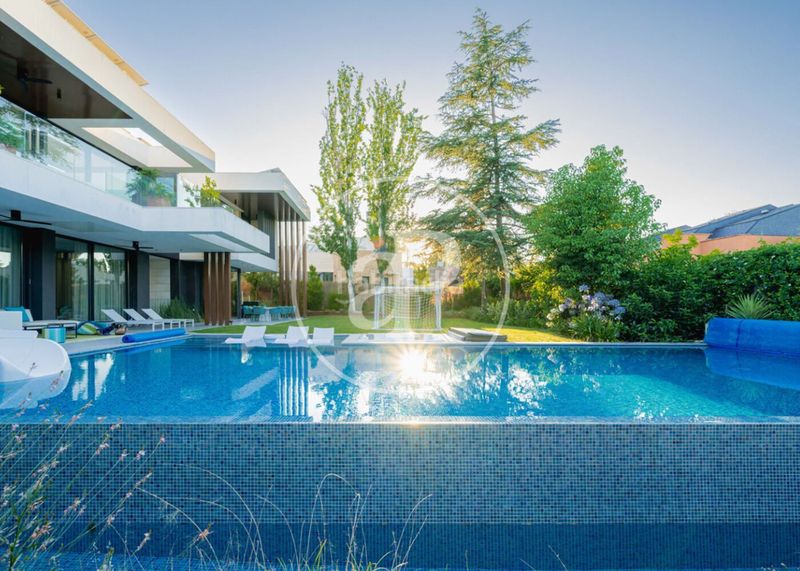 Foto c828fc5d-d4a7-41a4-b223-c91c8593613c. Casa amb calefacció aparcament piscina a Conde Orgaz - Piovera Madrid
