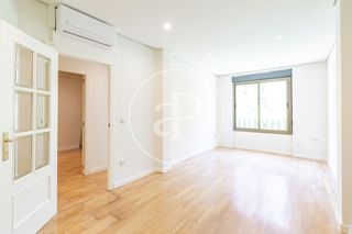 Pis  C. de narváez. Piso en venta en goya