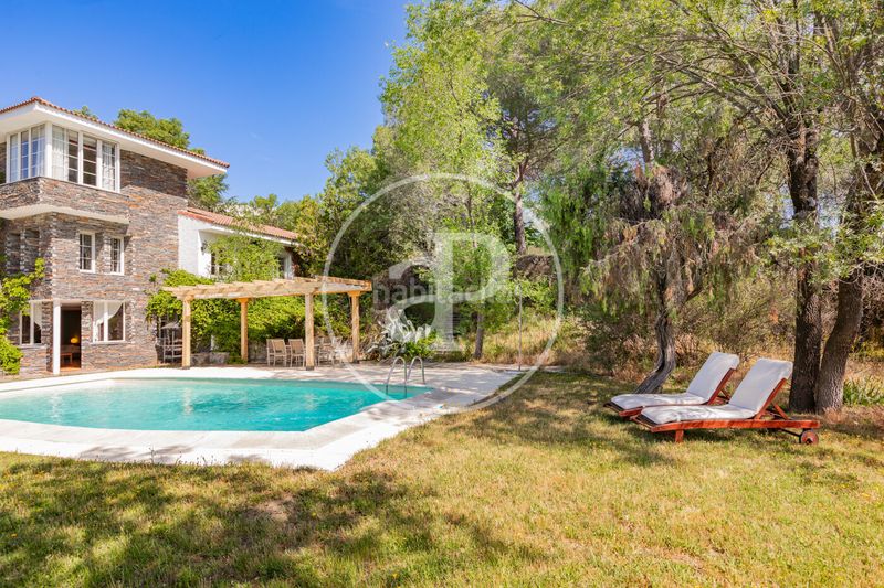 Foto 0c44f2eb-a8a6-460a-a663-35a7388b322d. Casa amb calefacció aparcament piscina a El Monte Torrelodones
