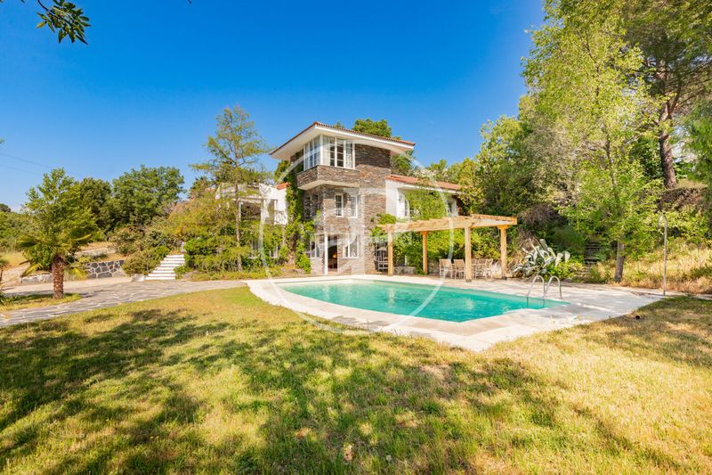 Foto 499b3e5f-af17-4faa-a02a-74e70e8d07d9. Casa amb calefacció aparcament piscina a El Monte Torrelodones