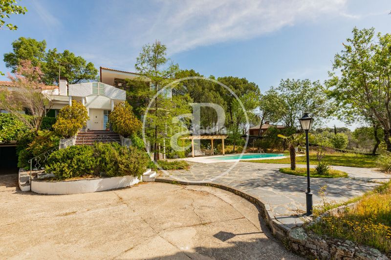 Foto 59e6ae54-5d65-45a3-8174-ca87e1c999eb. Casa amb calefacció aparcament piscina a El Monte Torrelodones