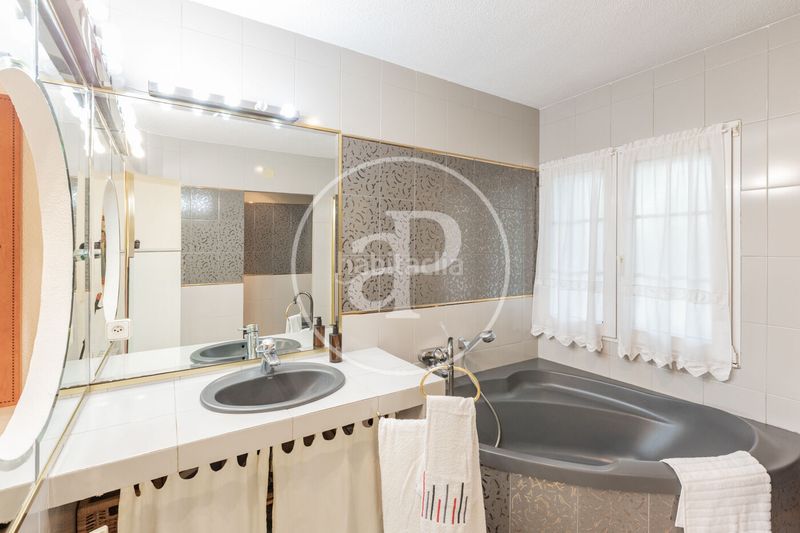 Foto 634a3a76-9120-4740-89f8-25a1dbef2088. Casa amb calefacció aparcament piscina a El Monte Torrelodones