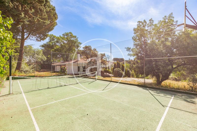 Foto b380009b-411d-4360-b26d-116a068b1493. Casa amb calefacció aparcament piscina a El Monte Torrelodones