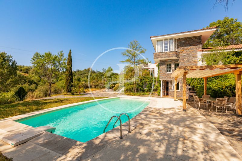 Foto cd45132f-5ae7-4afe-817a-46888777e1a9. Casa amb calefacció aparcament piscina a El Monte Torrelodones