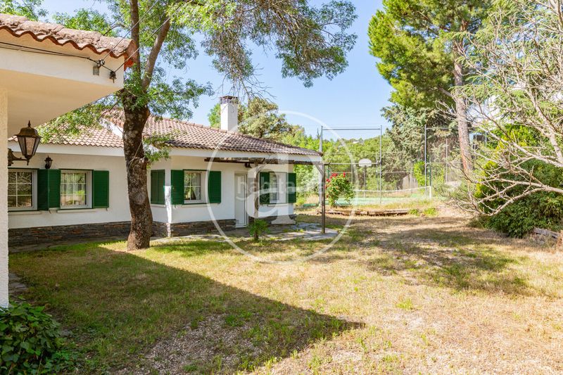 Foto dcbd628e-4b98-4f84-ad75-3e9d327e91a4. Casa amb calefacció aparcament piscina a El Monte Torrelodones