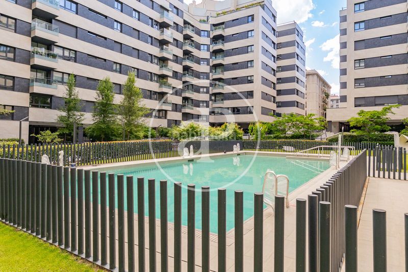 Foto a35f1a8b-03db-4eb1-b43d-4a3fe0e61b44. Pis amb calefacció aparcament piscina a Ríos Rosas-Nuevos Ministerios Madrid
