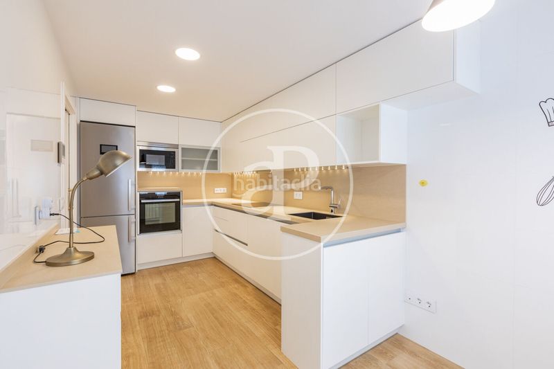 Foto bb0cbd2f-8983-47fe-8ef5-b595a965e030. Casa adossada amb calefacció aparcament a Salvador Madrid