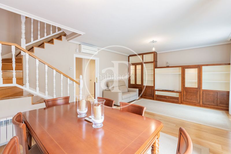 Foto c3d081f6-a09a-4cd9-8933-2239b09f0963. Casa adossada amb calefacció aparcament a Salvador Madrid