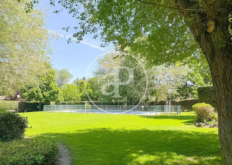 Foto ec45bd62-1491-463a-8c11-723bcec87c17. Pis amb calefacció aparcament piscina a el soto de La Moraleja La Moraleja