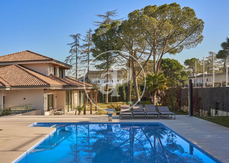 Foto dc8be308-13f6-480b-9651-5d66aa9cf77a. Casa amb calefacció aparcament piscina a Las Lomas Boadilla del Monte