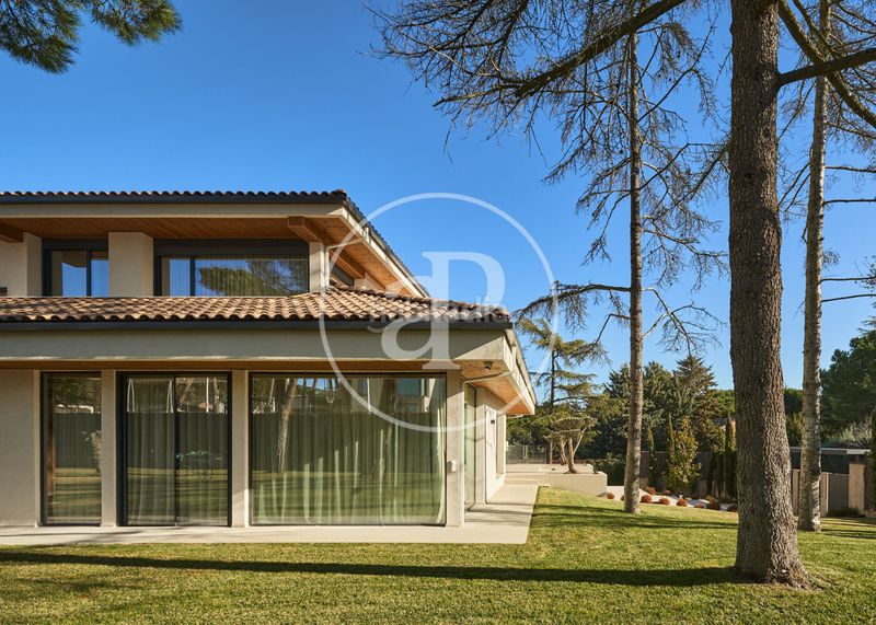 Foto e42c5d6f-f242-43e6-bc7d-eba907423e2e. Casa amb calefacció aparcament piscina a Las Lomas Boadilla del Monte