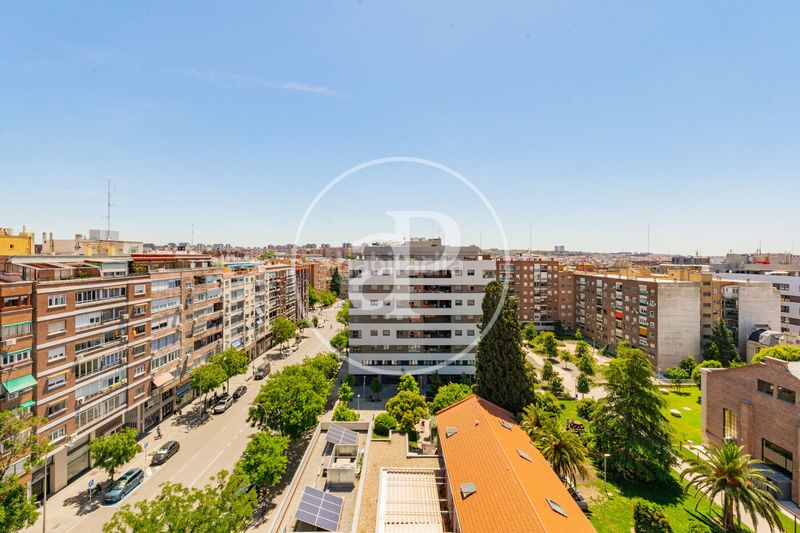 Foto fb1b0d04-3916-4a9f-8ffe-a36b8f5bbb7a. Àtic amb calefacció a Pacífico Madrid