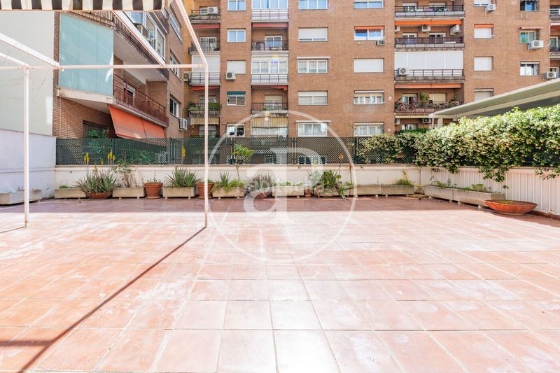 Foto a149e378-a0b2-410b-b0fb-8e3b0052a791. Pis amb calefacció aparcament a Recoletos Madrid