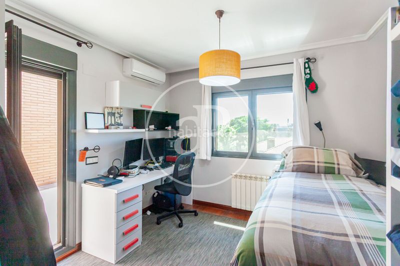 Foto dd8d0e62-22f0-4edd-9cf5-de3bcd5e5e55. Casa adossada amb calefacció aparcament piscina a Madrid