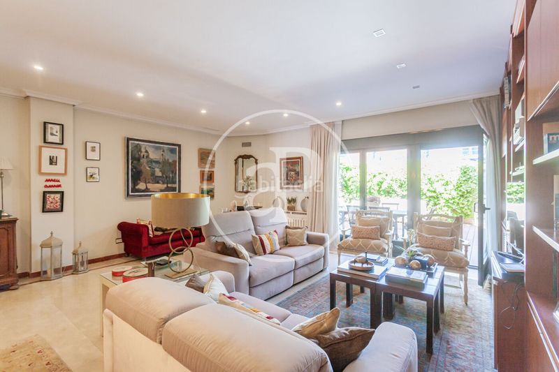 Foto f0baeb36-6e2b-4032-aae3-51e4e0543d21. Casa adossada amb calefacció aparcament piscina a Madrid