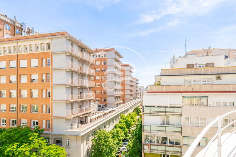 Foto dd7dce94-7d92-42d5-977f-a0f3bfebf130. Àtic amb calefacció a Castellana Madrid