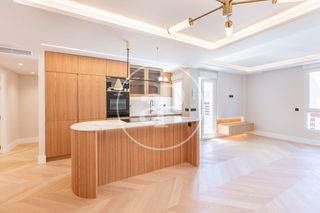 Flat  C. del castillo. Ático en venta en chamberí