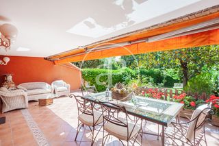 Reihenhaus  Av. de la osa mayor. Casa adosada a la venta en aravaca.