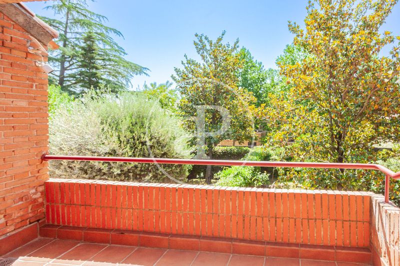 Foto 400543aa-9c2f-4151-b85c-a70bf4fb956f. Casa adossada amb calefacció aparcament piscina a Madrid