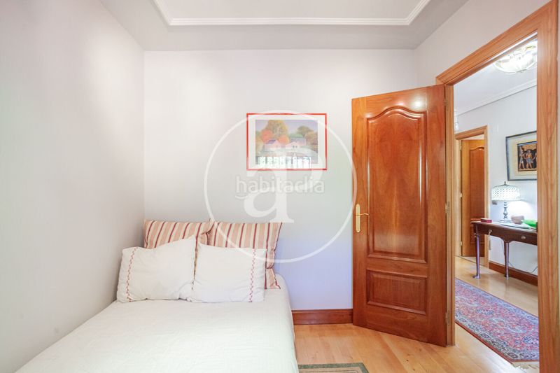 Foto f44fcaf5-bb22-4e5f-965d-5258ff38deb3. Casa adossada amb calefacció aparcament piscina a Madrid