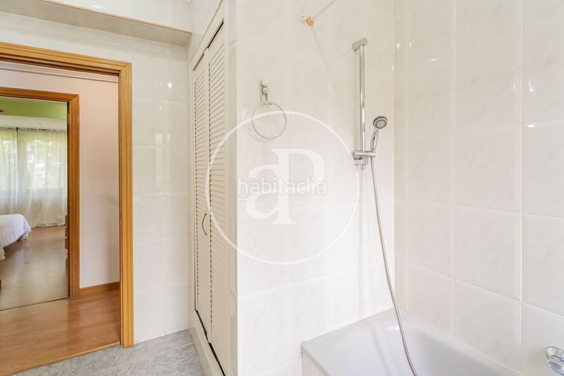 Foto 50dfd801-9471-4918-a43b-35d907483465. Pis amb calefacció aparcament piscina a Mirasierra Madrid