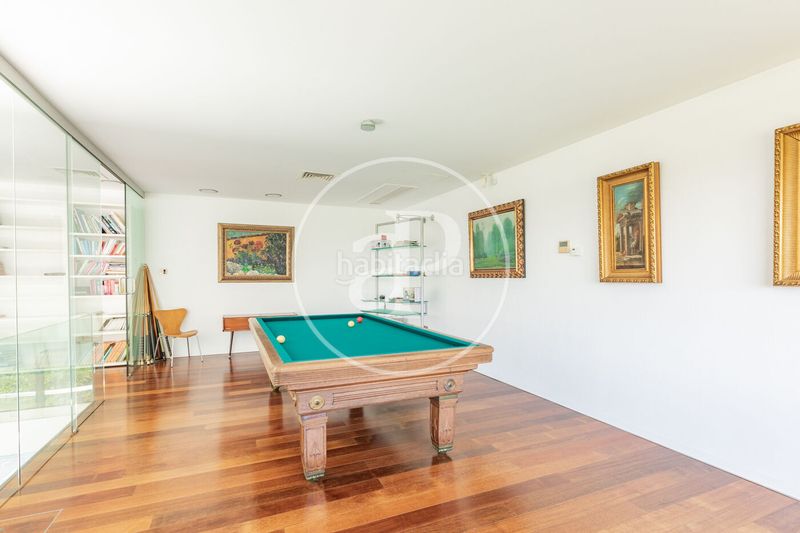 Foto 0c2bdb15-93ac-4d3e-afbd-cec82887c274. Casa amb calefacció aparcament piscina a Valdemarín Madrid